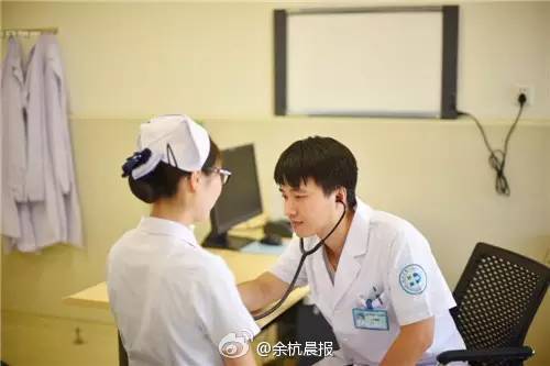 医生婚纱照_医生卡通图片
