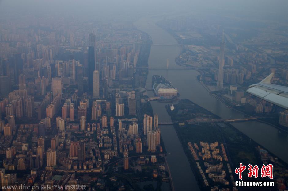 飞机场附近的村庄 30528_385445_251030.jpg