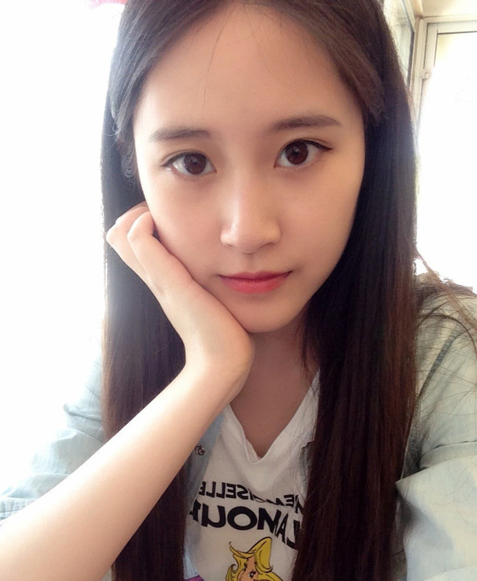 美女学生会副主席走红 气质出众被赞美少女
