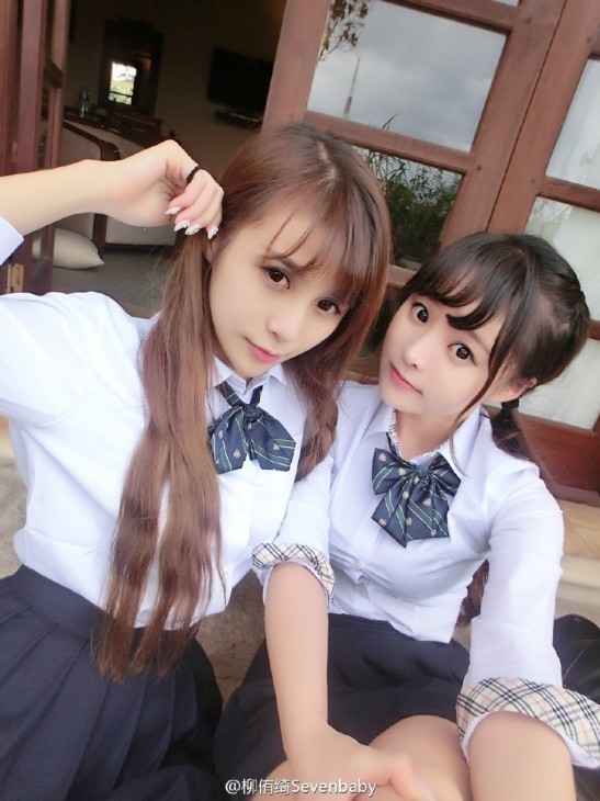 川音女神海滩轻舞飞扬 微露性感不羁(高清多图)