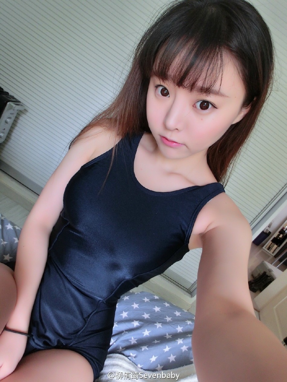 川音女神海滩轻舞飞扬 微露性感不羁(高清多图)