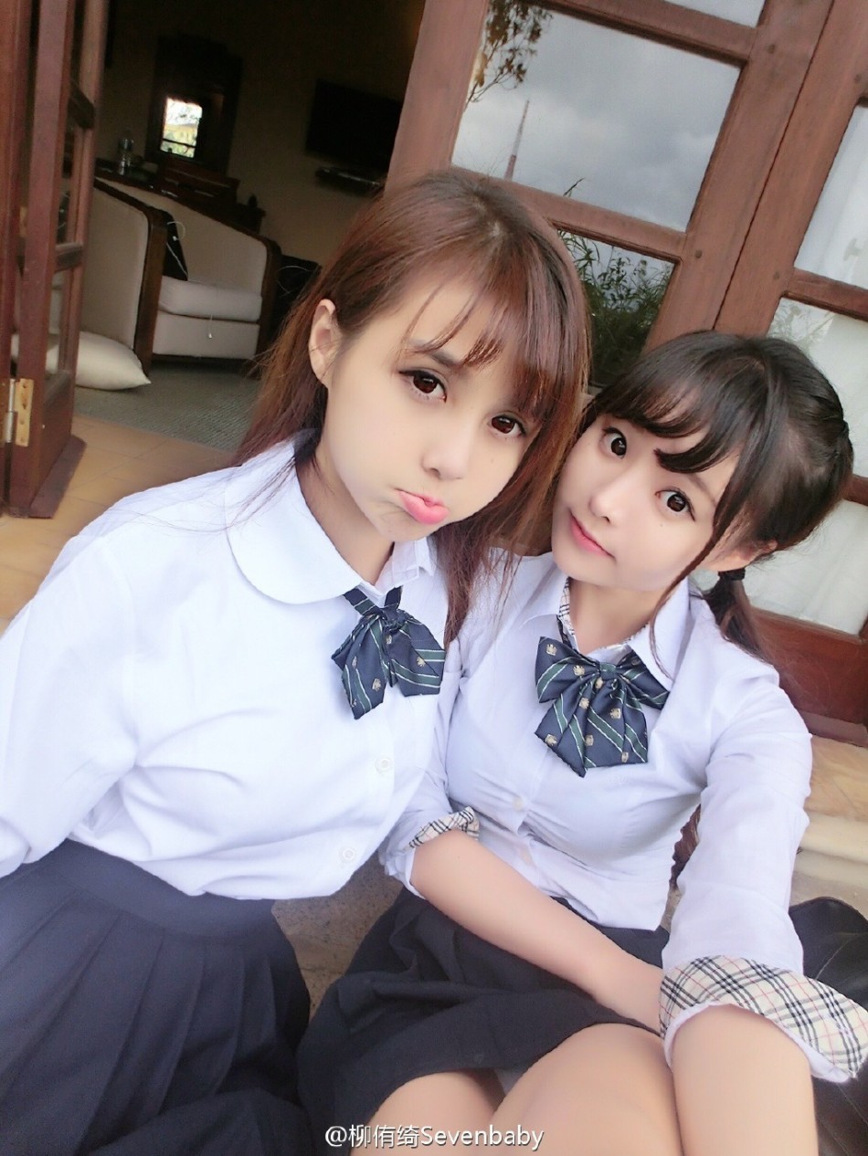 川音女神海滩轻舞飞扬 微露性感不羁(高清多图)