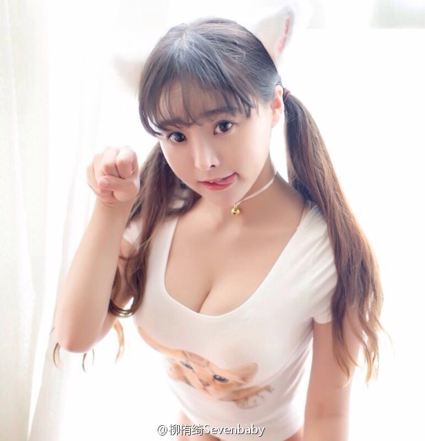 川音女神海滩轻舞飞扬 微露性感不羁(高清多图)