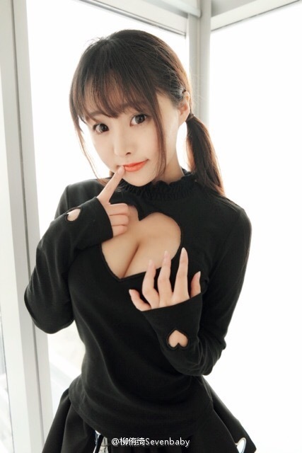 川音女神海滩轻舞飞扬 微露性感不羁(高清多图)