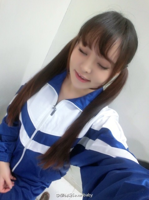 川音女神海滩轻舞飞扬 微露性感不羁(高清多图)