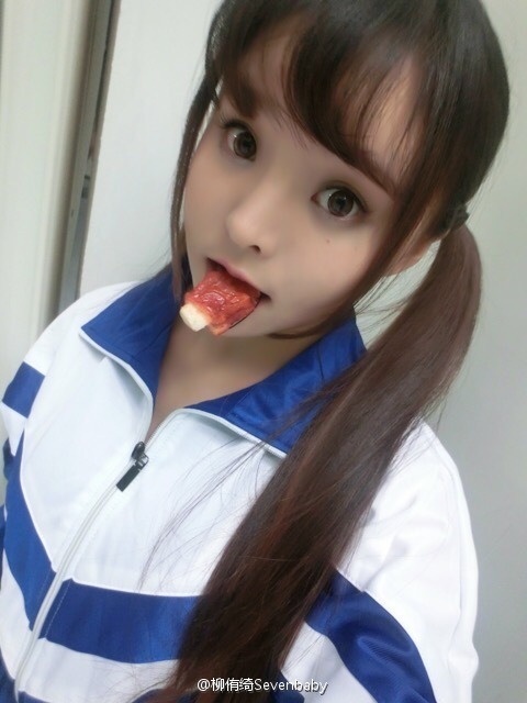 川音女神海滩轻舞飞扬 微露性感不羁(高清多图)