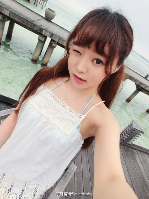 川音女神海滩轻舞飞扬 微露性感不羁(高清多图)