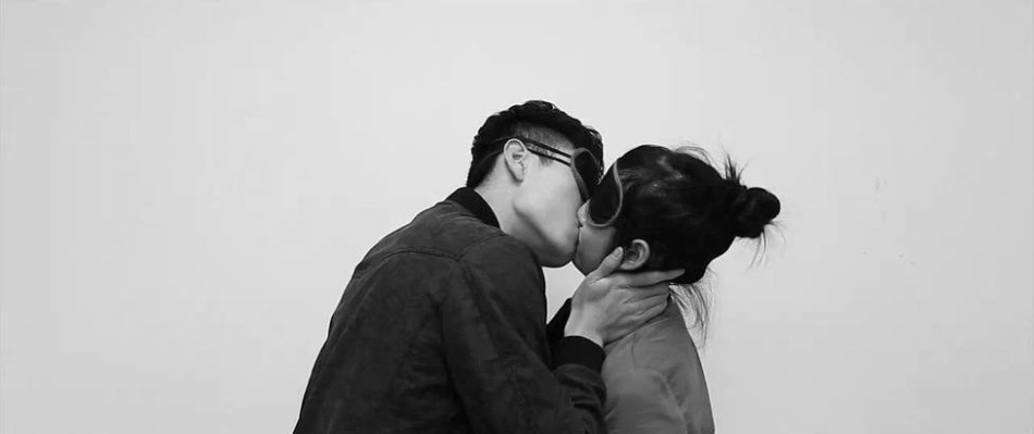 南京高校发起亲吻陌生人活动 有人献出初吻