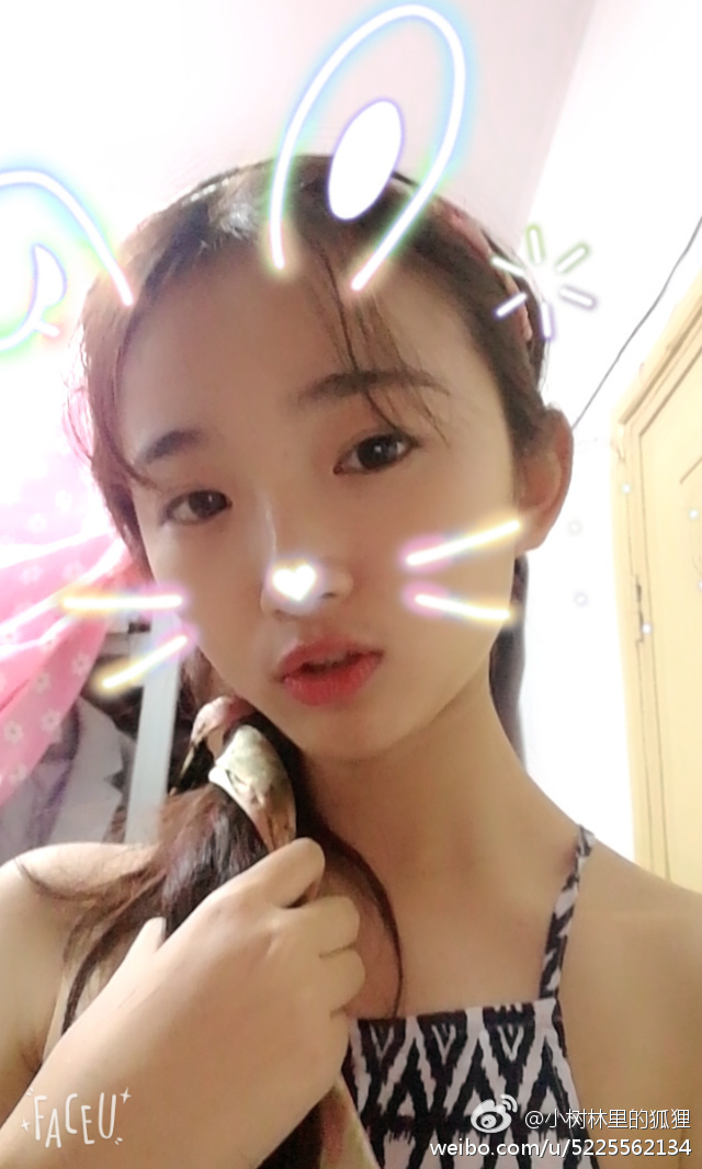 武汉工商学院校花晒唯美写真 清纯秒杀周冬雨