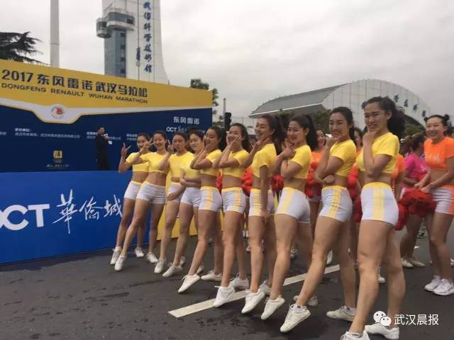 大雨从昨天下午4点开始发威，今天早上气温只有15℃，根据气象台预报，还有有平均3-4级，最大5级的偏北风，但这些都挡不住，选手们高涨的热情，狂欢从凌晨开始……