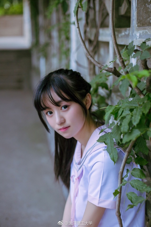 武汉理工大学美女学姐助威高考:我在这里等你