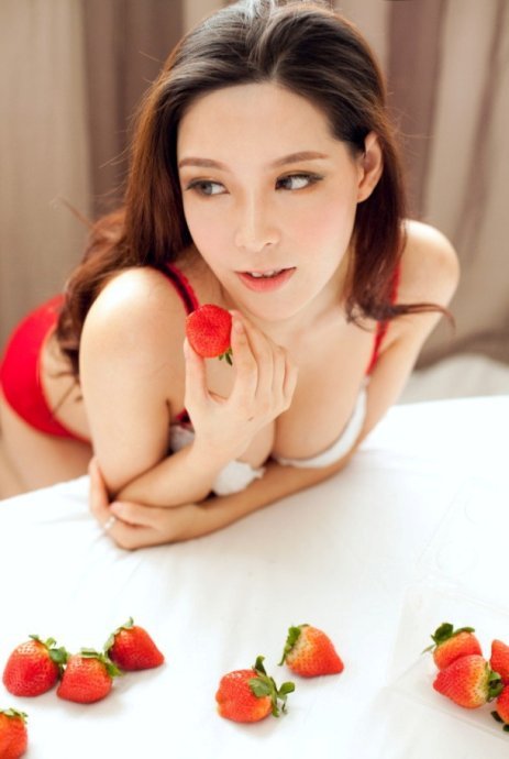 于姬草莓内衣_于姬草莓装