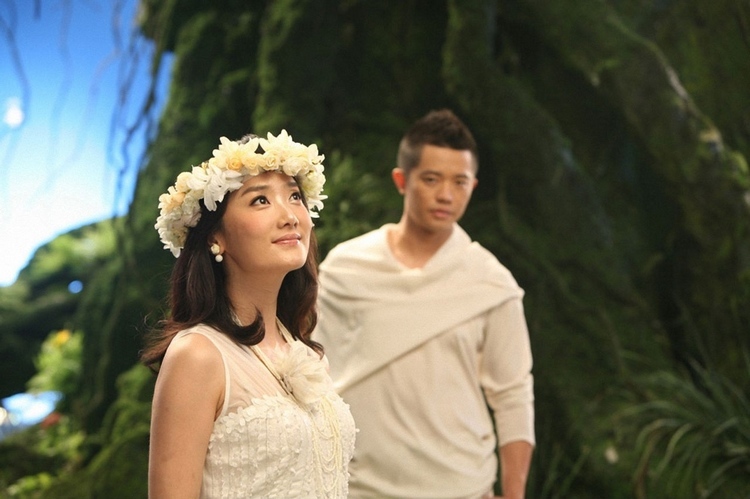 凤凰传奇婚纱照_凤凰传奇玲花婚纱照(2)