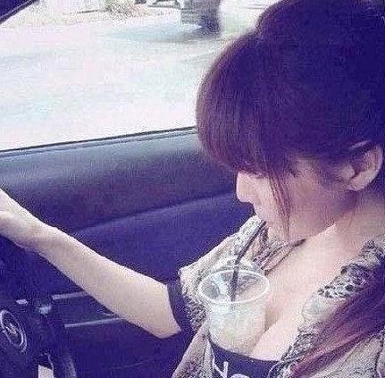 好多美女的胸猜成语是什么_看图猜成语