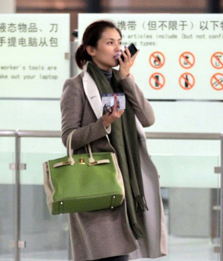 刘涛米色风衣_刘涛穿巴宝莉风衣图片