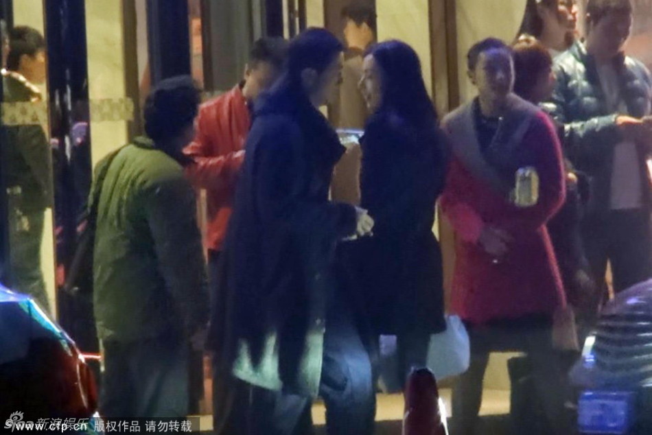 老总上门激吻_亲嘴动图性感激吻