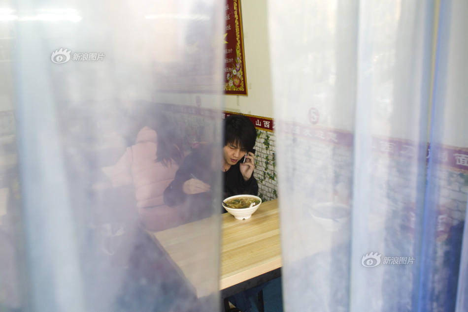 走读生申请中午不回家,在学校吃饭并在教室午