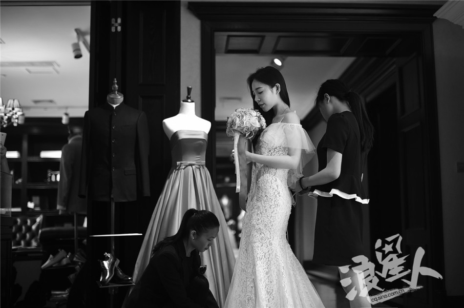 婚纱店上班要干什么_婚纱店上班的照片(2)