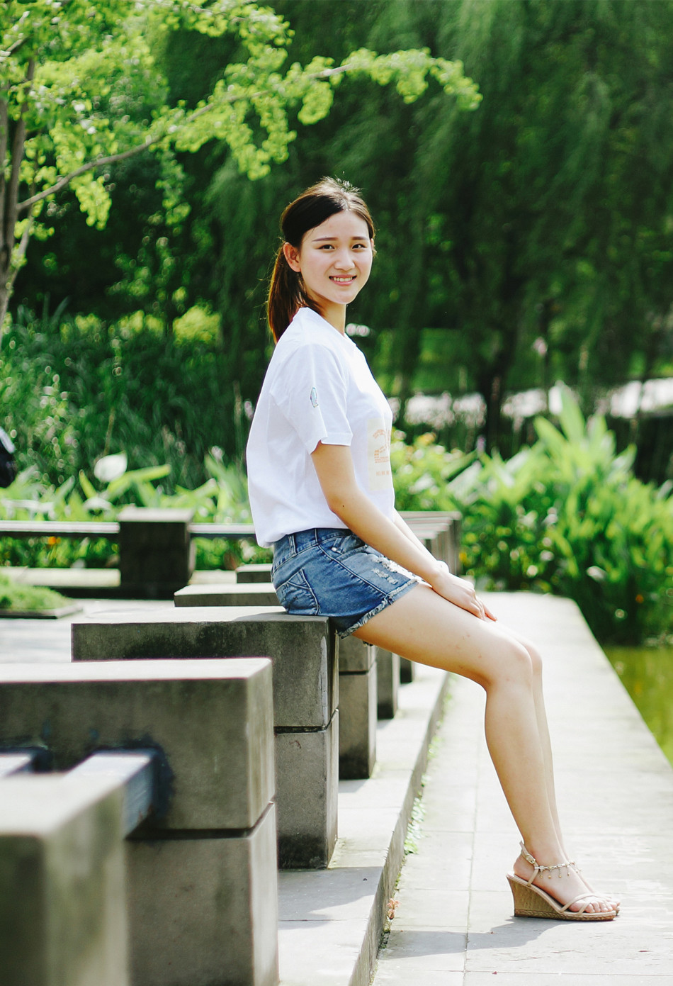 重理工"邻家女生"毕业照 网友直呼好清纯