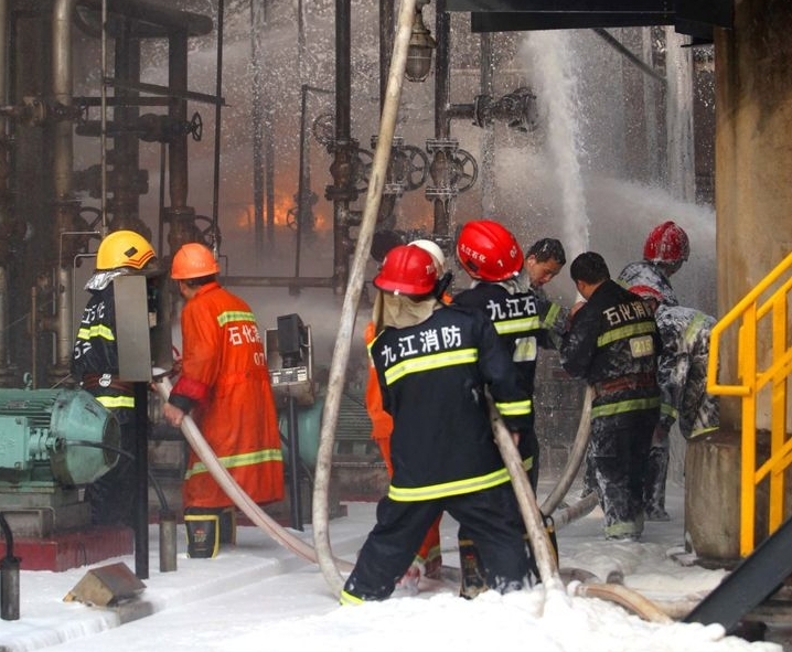 安徽安庆炼油厂大火图片