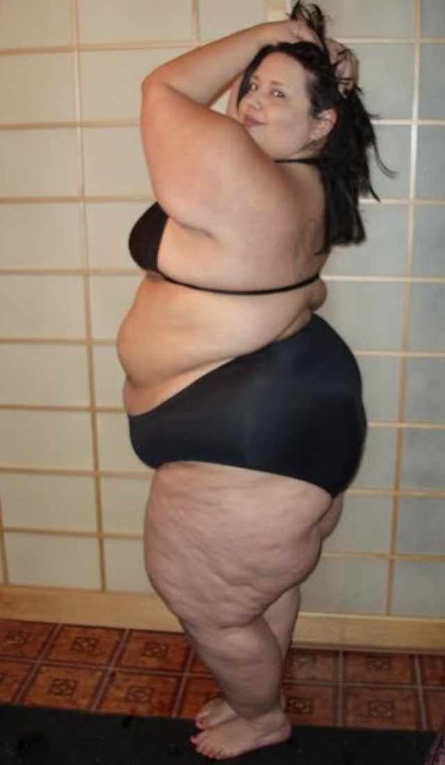 胖妹穿内衣_美女只穿内衣
