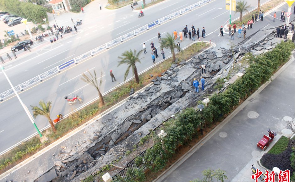 燃气管道在公路下的埋深最少是多少?哪个规范