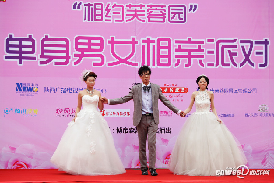 婚纱秀活动_婚纱情侣头像