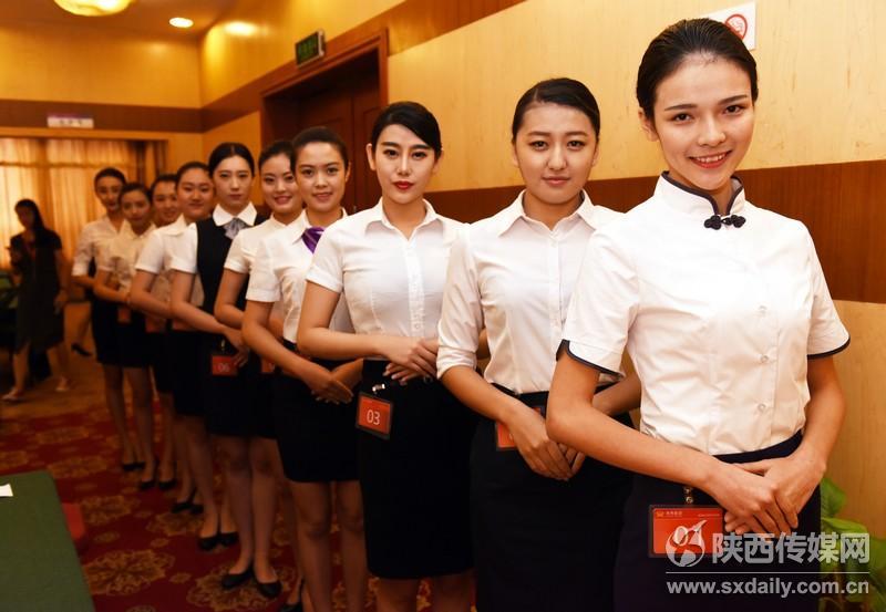 海航空乘招聘_海航空乘招聘进高校(2)