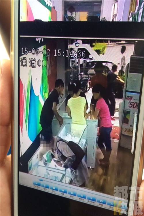 迪拜人均月收入_月收入两千多(3)