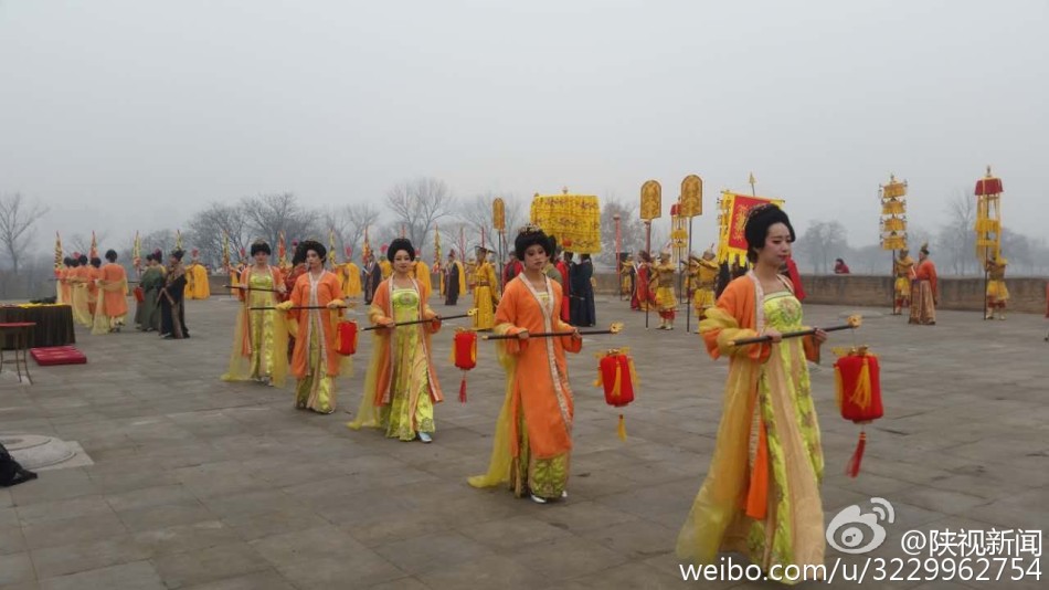 汉朝、唐朝和清朝在新疆设置的管理机构分别是