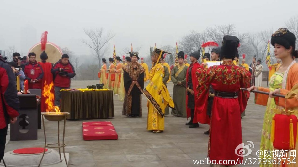 汉朝、唐朝和清朝在新疆设置的管理机构分别是