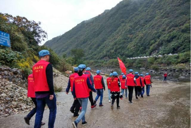 小河村有多少人口_小河卡通图片