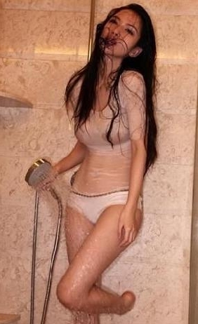 香港 买内衣_香港女星性感内衣照(2)