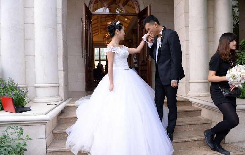 何洁婚纱_何洁婚纱照(2)
