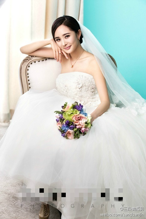 杨幂婚纱照曝光秀身材_杨幂婚纱照曝光秀身材 传刘恺威欲求婚(2)