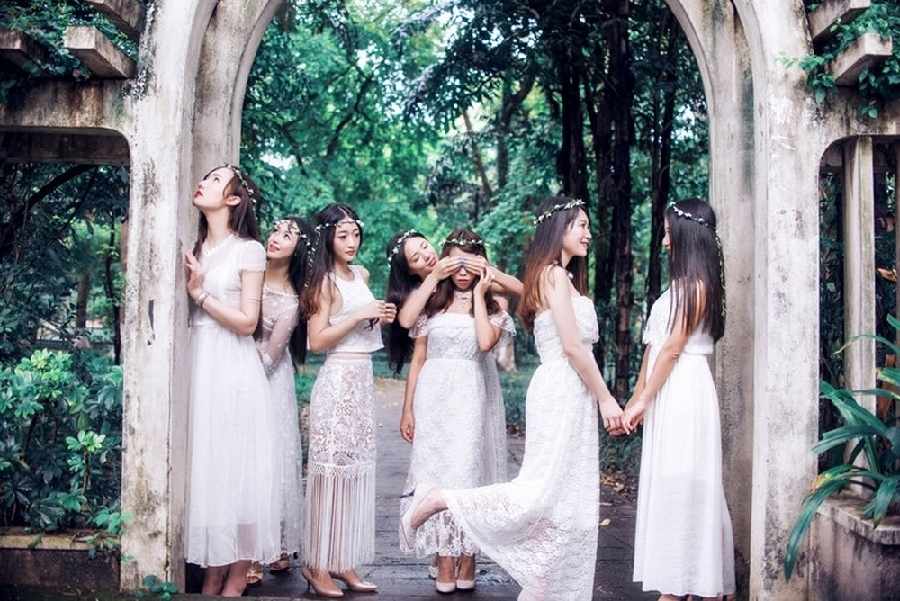 男主类似姬魅夜、颜绯色、笑无情、容止、段月