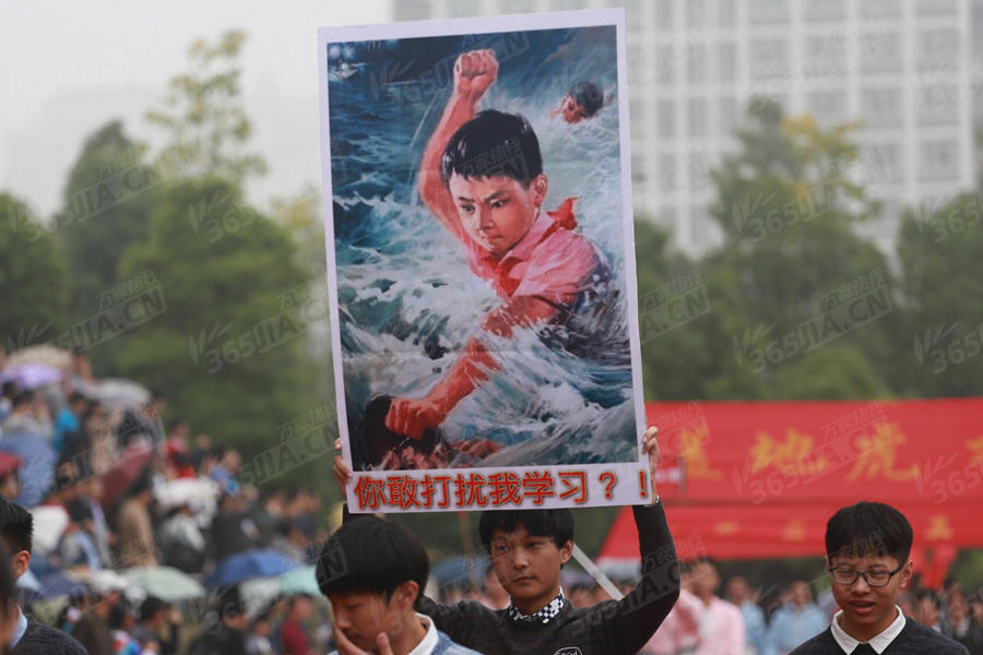军人创意婚纱照_军人婚纱照图片(3)