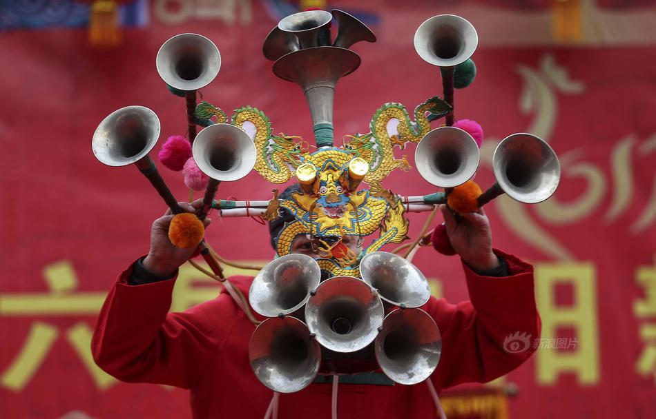 人口唢呐_吹唢呐图片(3)