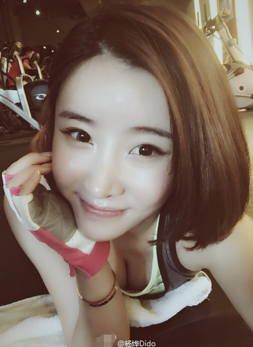 杨烨婚纱照_杨烨手机壁纸(3)