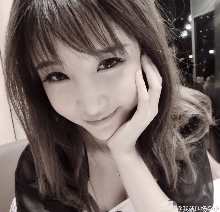 杨烨婚纱照_杨烨手机壁纸(3)
