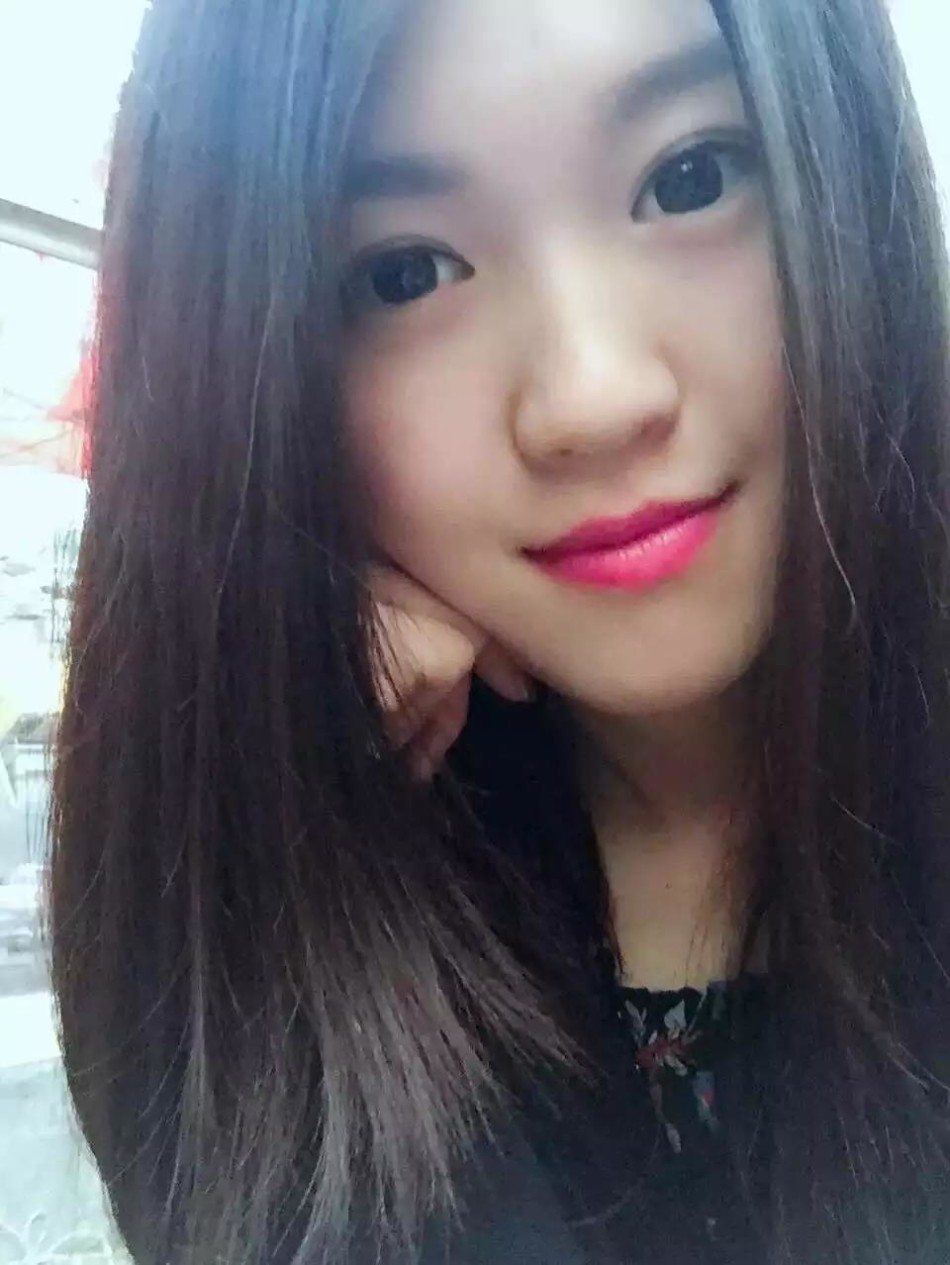 疑似赵四出轨女大学生大量美照曝光