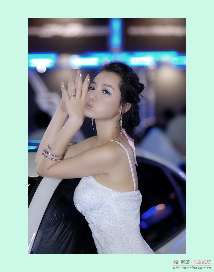 韩国车模林智慧性感靓丽火辣夺目
