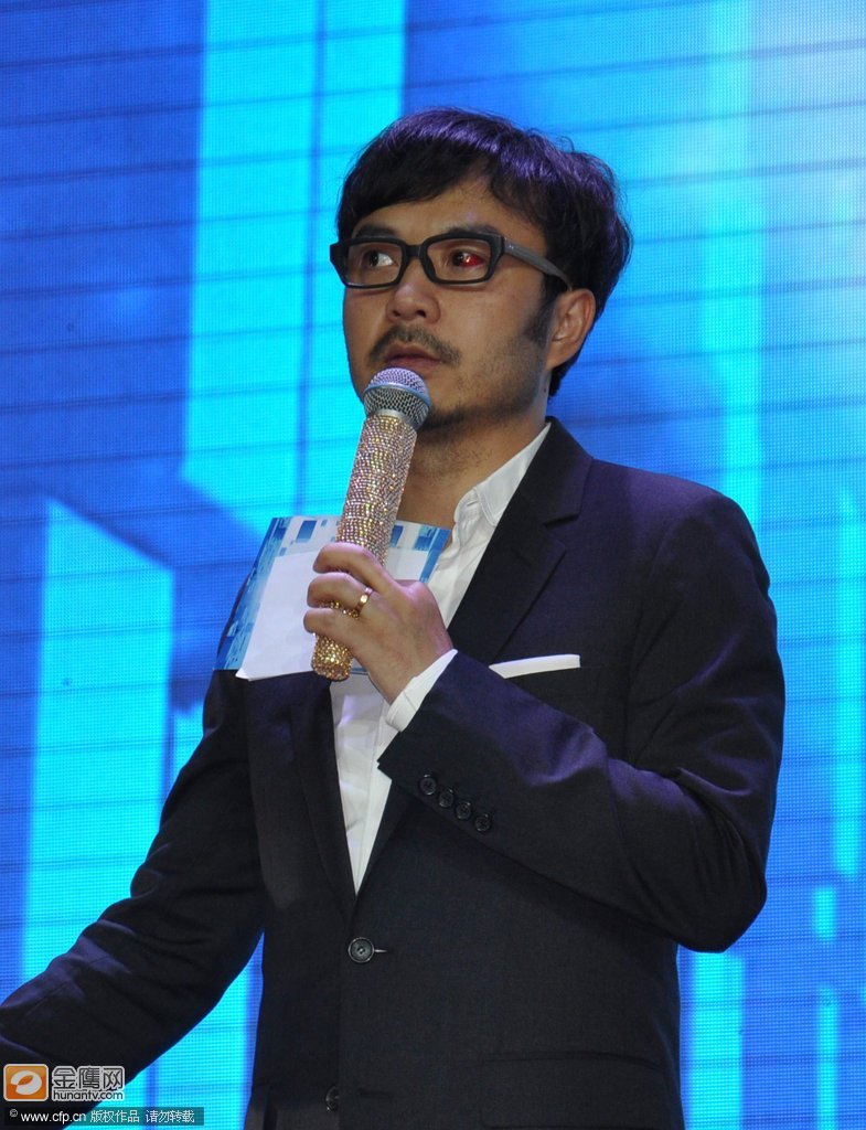 汪涵西安捞金左眼严重充血 坚持登台获粉丝欢迎_高清图集_新浪网