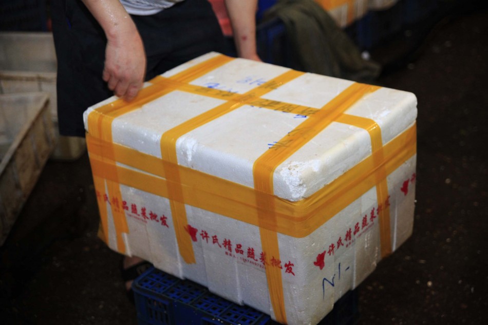 5小时的运输,在11点左右长沙的各大虾尾店就可以收到新鲜的货源.