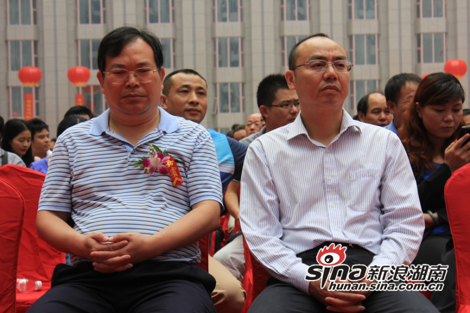 万家丽董事长_万家灯火图片(3)