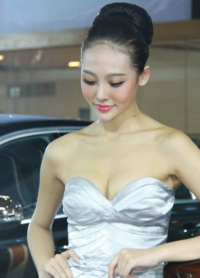 美女当众扒开内衣_美女扒开裤头的照片