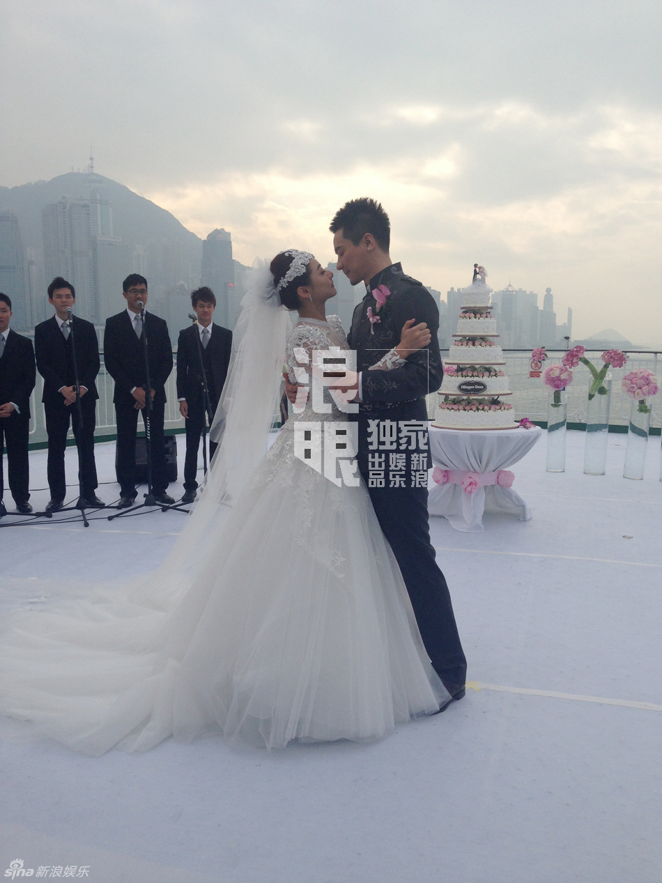 刘璇婚纱_刘璇婚纱照(2)