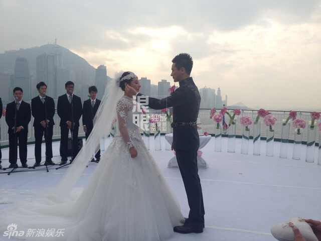 刘璇婚纱_刘璇婚纱照(2)