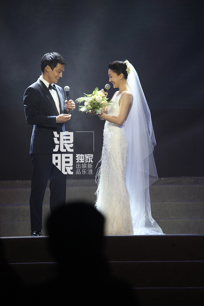 周迅的婚纱_周迅如懿传图片