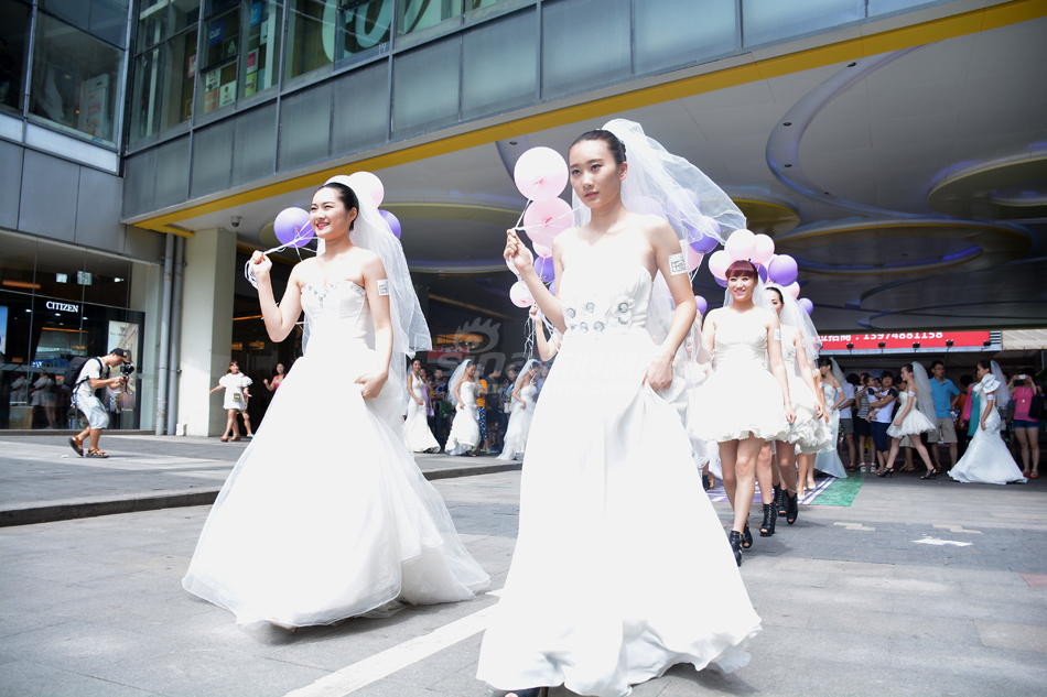 婚纱快闪_动漫婚纱情侣头像(2)